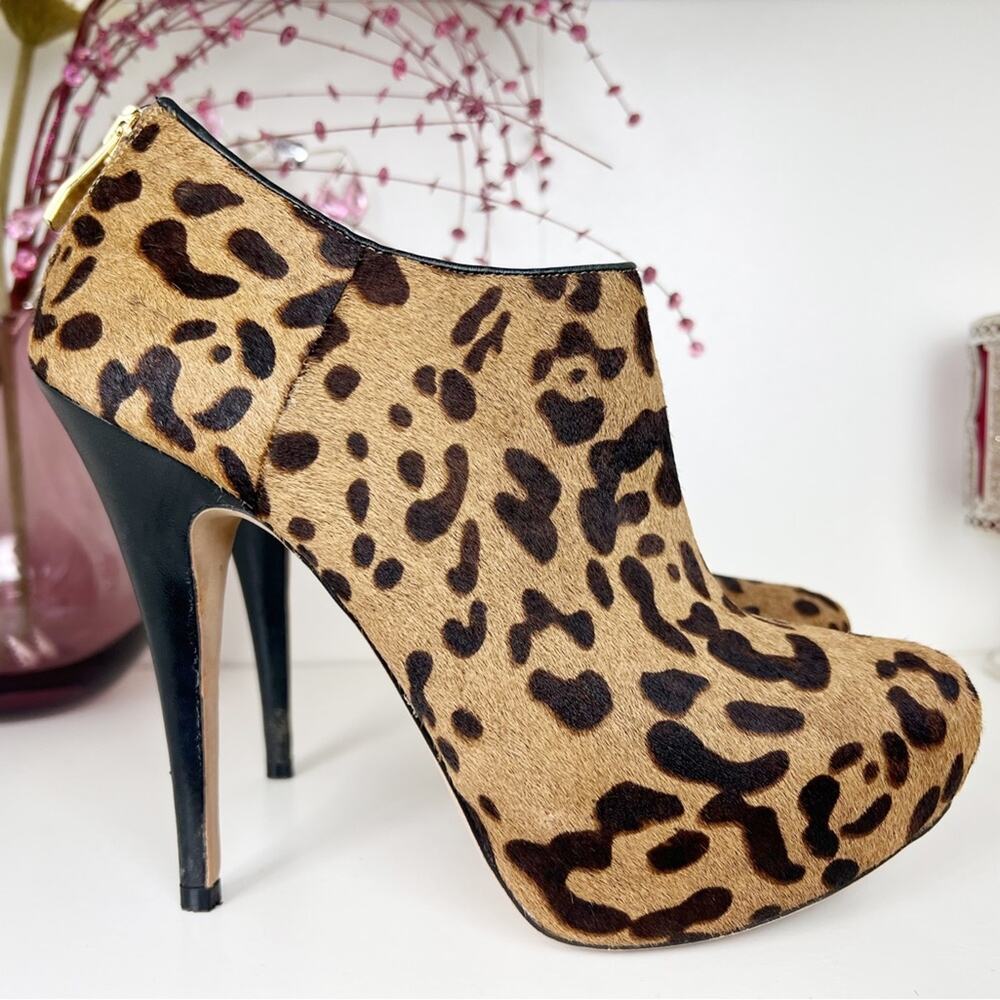 Vince Camuto Women's Jerrell Ankle Boot Bootie Leopard Print Faux Fur Size 7 - Picture 10 of 12